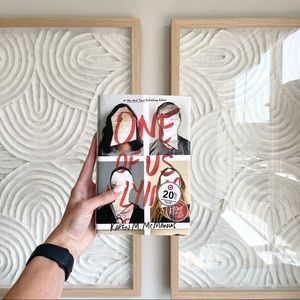 One of Us is Lying - Book by Karen McManus